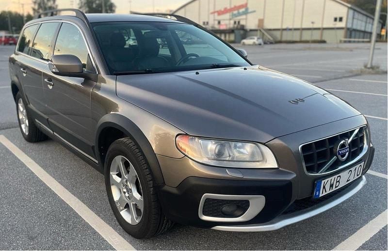 Grå Begagnad 2011 Volvo XC70 SUV | 77 000 kr (Marknadspris) - Bild 1/4
