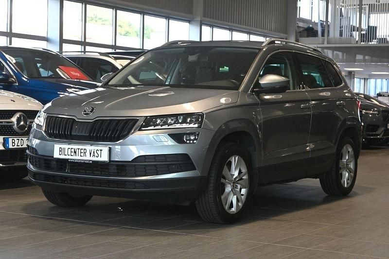 Grå Begagnad 2018 Skoda Karoq Business Line SUV | 209 000 kr (Marknadspris) - Bild 1/4