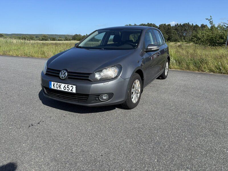 Grå Begagnad 2010 VW Golf VI Halvkombi | 39 900 kr (Lite dyr) - Bild 1/4
