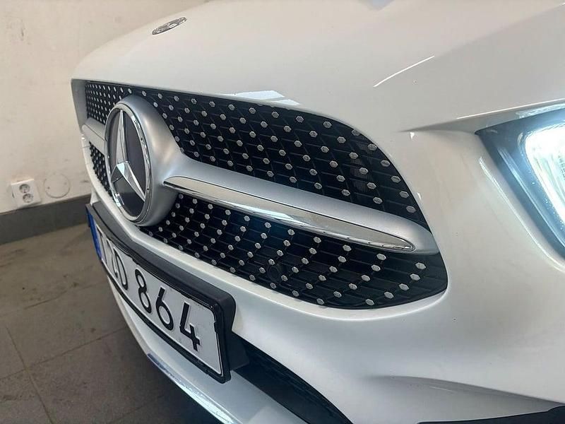 Begagnad Mercedes A180 AMG 116 HK (85 kW) 2018 Vit Halvkombi
