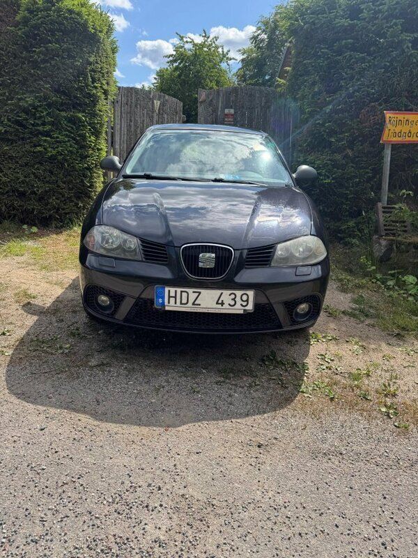 Svart Begagnad 2008 Seat Ibiza Halvkombi | 19 999 kr (Superpris) - Bild 1/4
