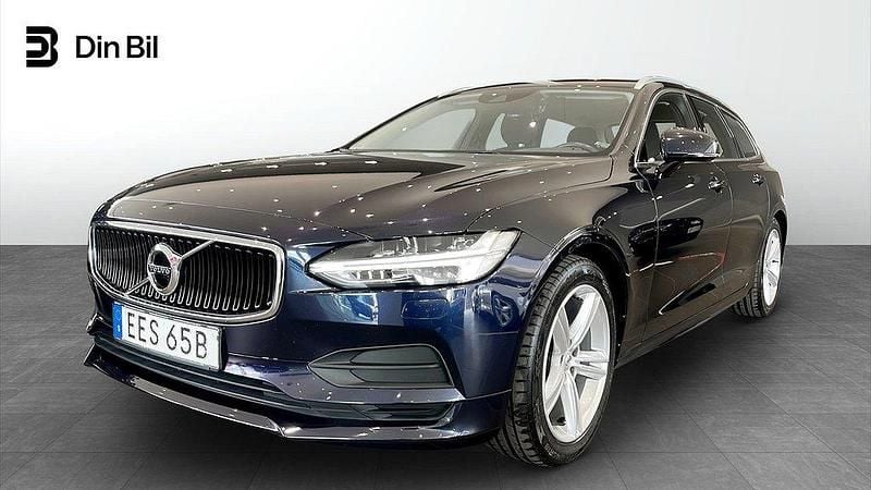 Mörkblå Begagnad 2019 Volvo V90 Momentum Kombi | 289 000 kr (Marknadspris) - Bild 1/4