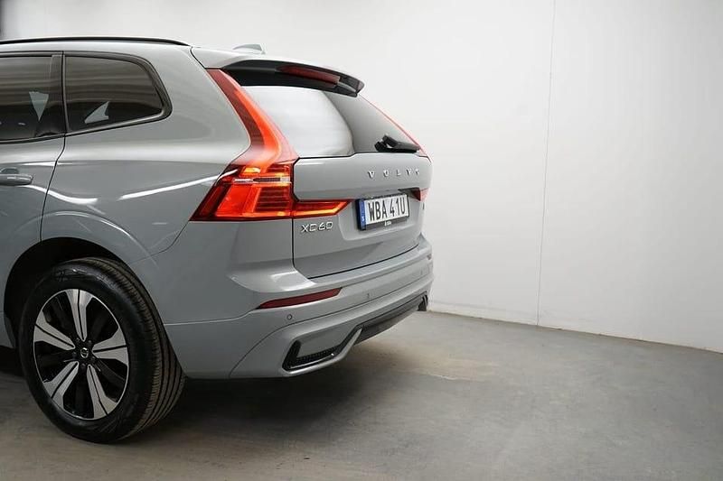 Begagnad Volvo XC60 Plus 355 HK (261 kW) 2024 Grå SUV