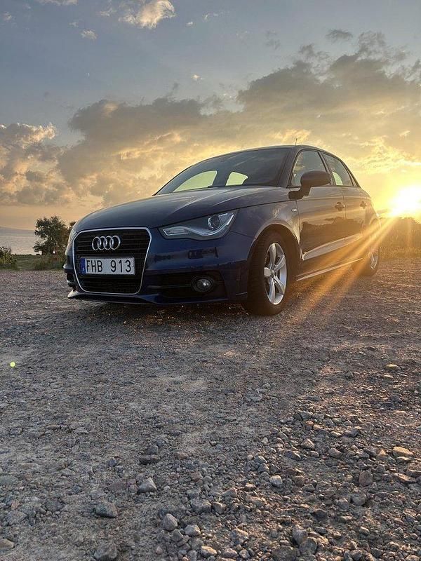 Blå Begagnad 2013 Audi A1 Sportback Halvkombi | 149 500 kr - Bild 1/4