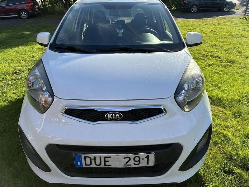 Vit Begagnad 2013 Kia Picanto Halvkombi | 35 000 kr (Bra pris) - Bild 1/4