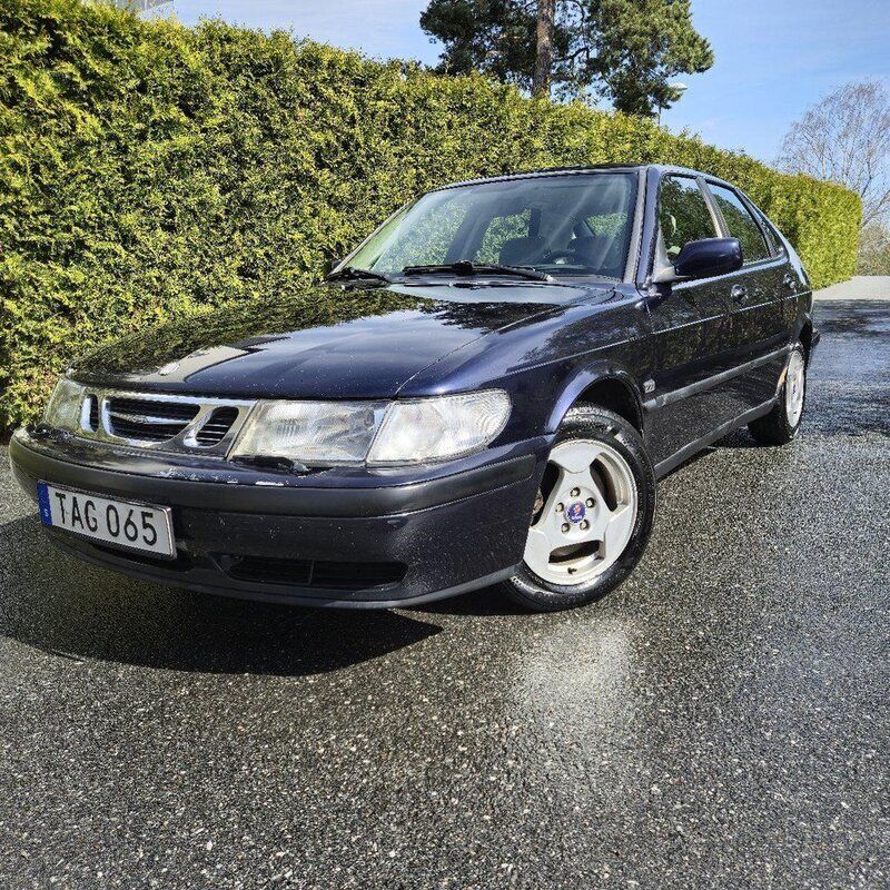 Blå Begagnad 2002 Saab 9-3 Halvkombi | 19 995 kr (Marknadspris) - Bild 1/4