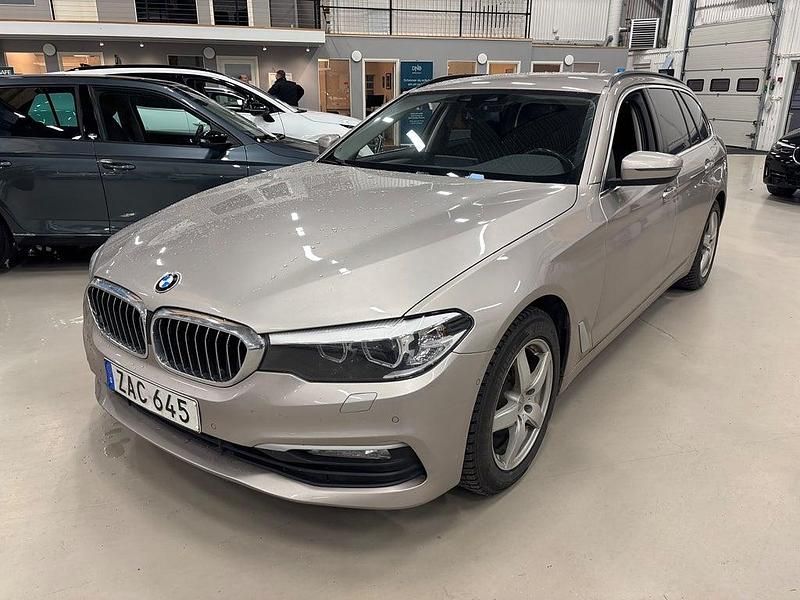 Silver Begagnad 2017 BMW 520 Kombi | 189 000 kr (Marknadspris) - Bild 1/3