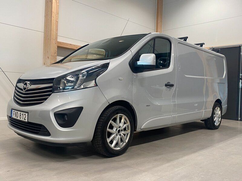 Grå Begagnad 2015 Opel Vivaro Van | 119 900 kr (Marknadspris) - Bild 1/4