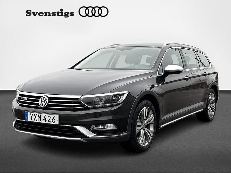 Mörkgrå Begagnad 2017 VW Passat Alltrack Kombi | 208 900 kr (Marknadspris) - Bild 1/4