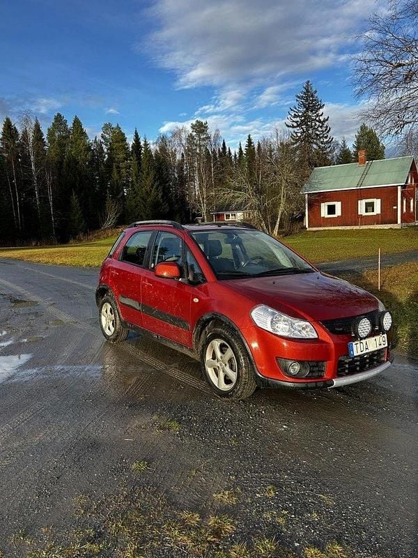 Orange Begagnad 2007 Suzuki SX4 Halvkombi | 35 000 kr (Marknadspris) - Bild 1/4