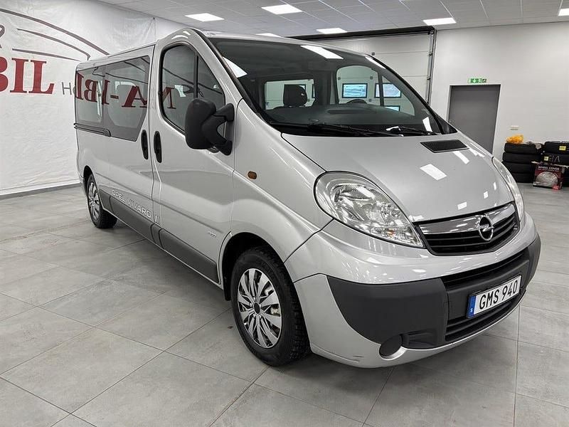 Begagnad Opel Vivaro 117 HK (86 kW) 2008 Grå Minibuss