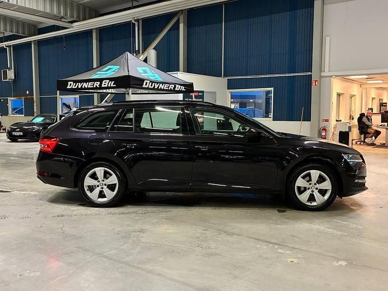 Begagnad Skoda Superb 218 HK (160 kW) 2022 Svart Kombi