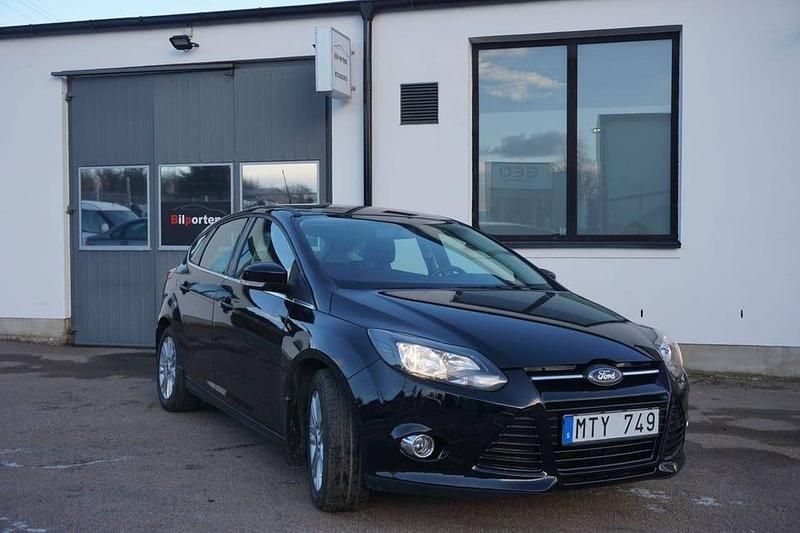 Begagnad Ford Focus 101 HK (74 kW) 2012 Svart Halvkombi
