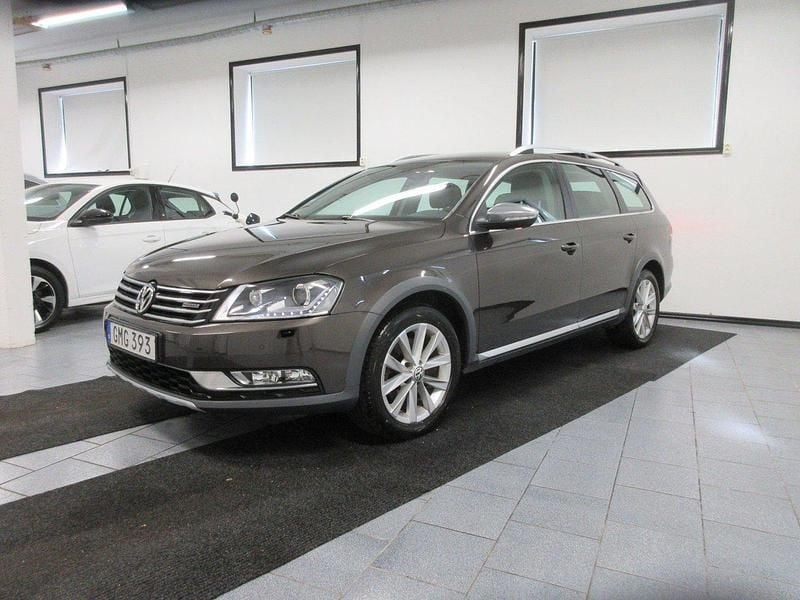 Mörkbrun Begagnad 2014 VW Passat Alltrack Kombi | 139 500 kr (Bra pris) - Bild 1/4