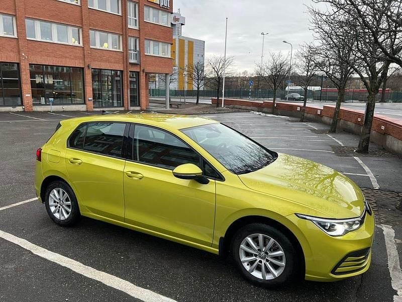 Begagnad 2020 VW Golf VII Halvkombi | 174 900 kr (Marknadspris) - Bild 1/4