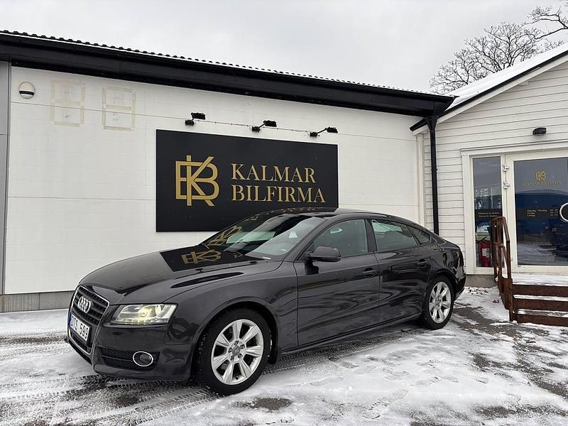 Grå Begagnad 2011 Audi A5 Sportback Halvkombi | 94 900 kr (Marknadspris) - Bild 1/4