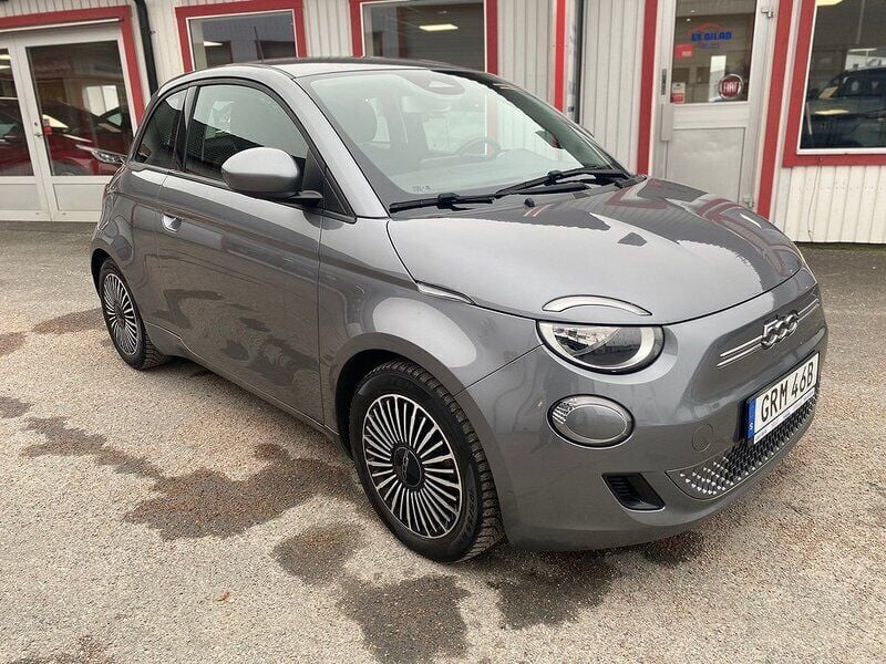 Grå Begagnad 2021 Fiat 500e Passion Halvkombi | 208 900 kr (Dyr) - Bild 1/4