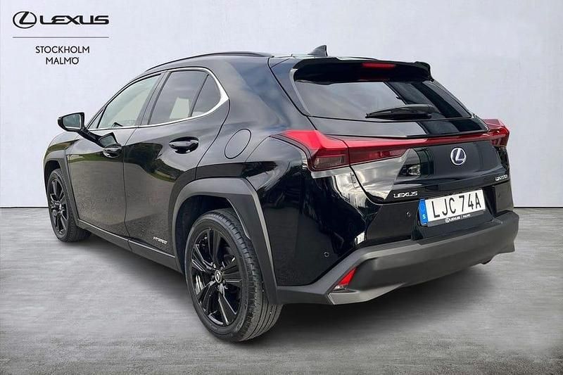 Begagnad Lexus UX 250h Sport Line 186 HK (136 kW) 2022 Svart SUV