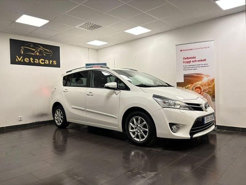 Vit Begagnad 2016 Toyota Verso Multidrive S Minibuss | 139 900 kr (Marknadspris) - Bild 1/4