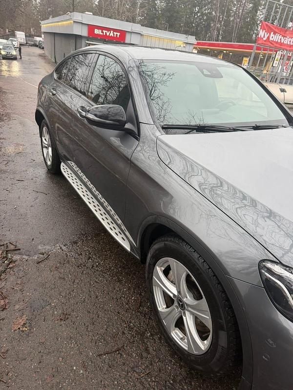 Begagnad 2019 Mercedes GLC220 Sportkupé | 270 000 kr (Marknadspris) - Bild 1/4