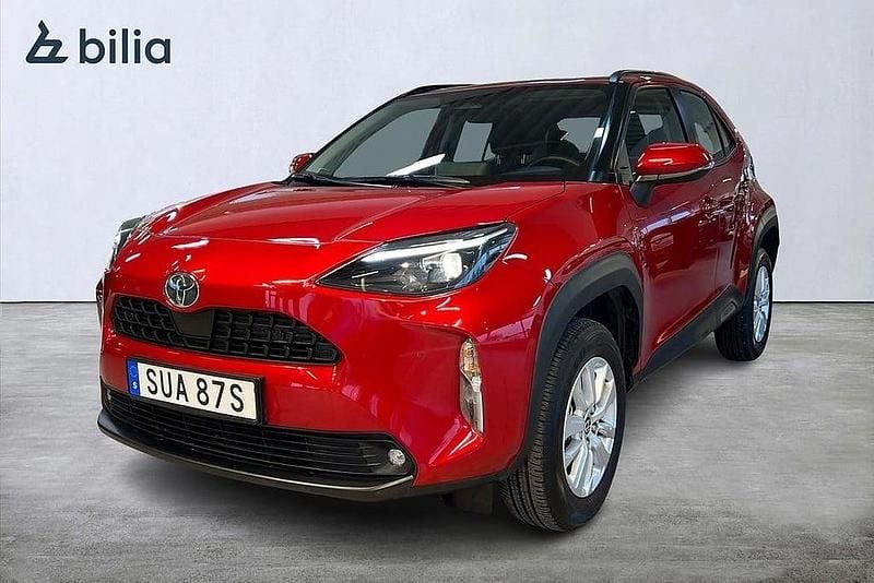 Röd Begagnad 2024 Toyota Yaris Cross Active SUV | 299 900 kr (Marknadspris) - Bild 1/4