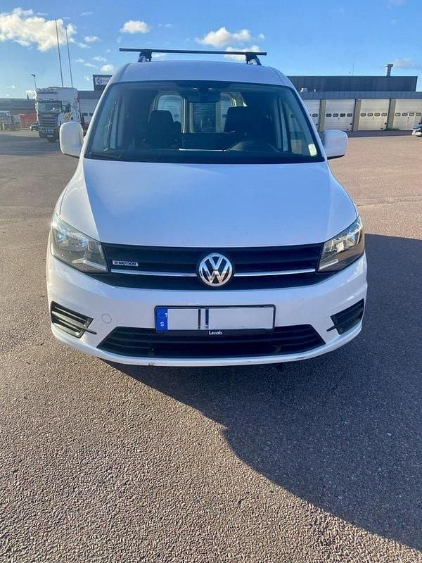 Vit Begagnad 2017 VW Caddy Maxi Minibuss | 135 000 kr (Superpris) - Bild 1/4
