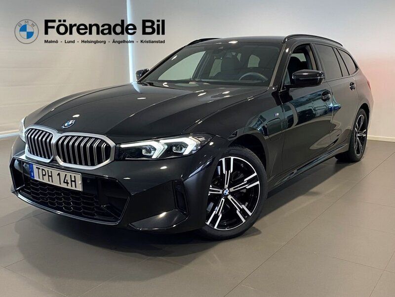 Svart Begagnad 2024 BMW 330e M Sport Kombi | 549 000 kr (Marknadspris) - Bild 1/4