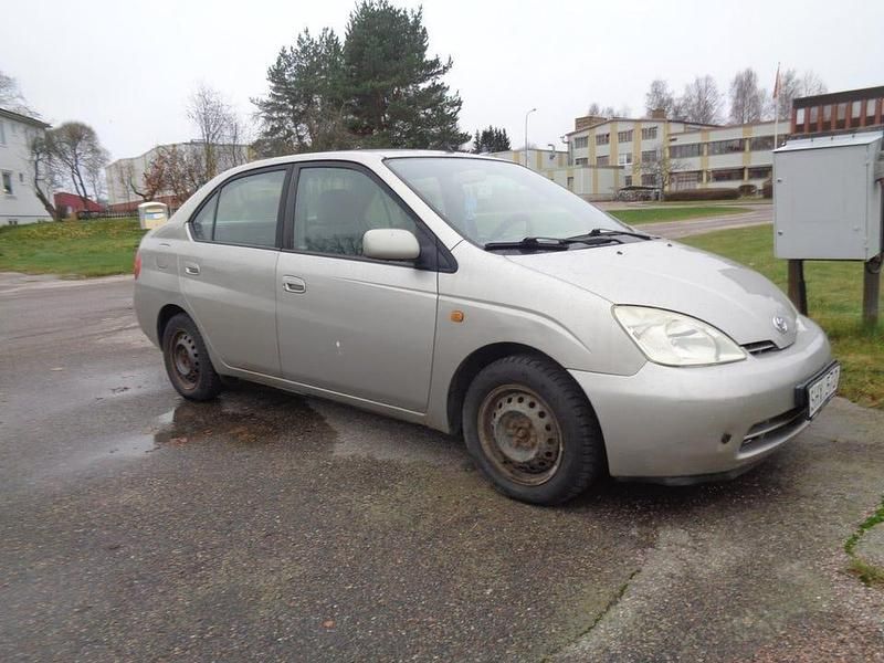 Begagnad 2001 Toyota Prius Sedan | 9 500 kr - Bild 1/4