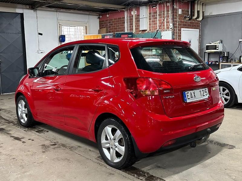 Begagnad Kia Venga Comfort 90 HK (66 kW) 2010 Röd Halvkombi