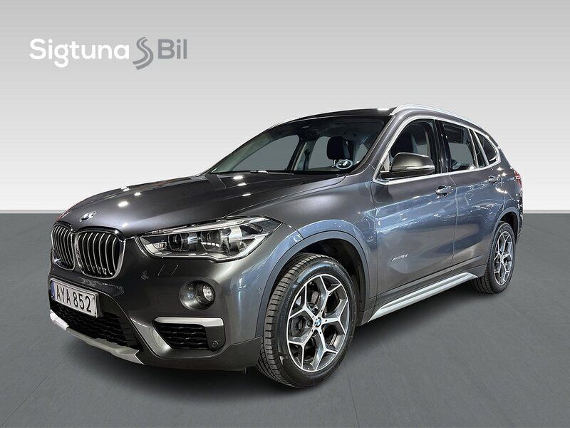 Grå Begagnad 2016 BMW X1 xLine SUV | 229 900 kr (Marknadspris) - Bild 1/3