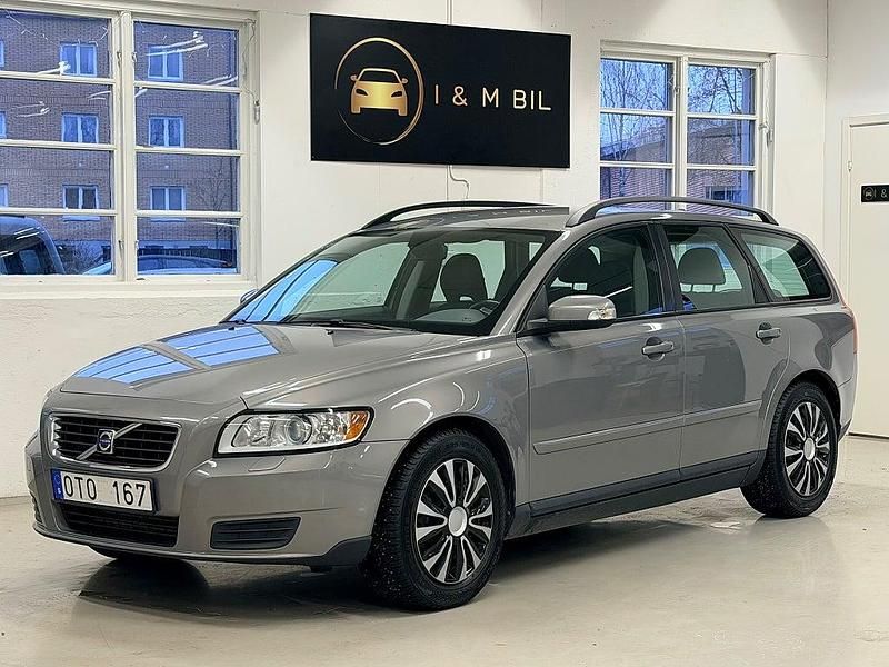 Grå Begagnad 2007 Volvo V50 Kombi | 54 900 kr (Lite dyr) - Bild 1/4