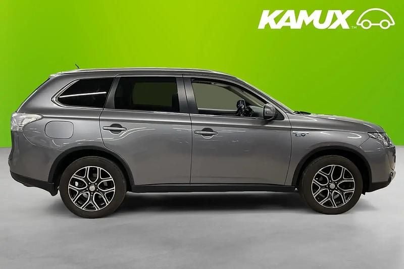 Begagnad Mitsubishi Outlander P-HEV 203 HK (149 kW) 2015 SUV