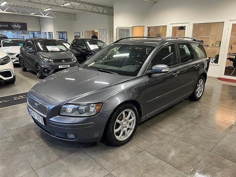 Begagnad Volvo V50 Momentum 170 HK (125 kW) 2006 Grå Kombi