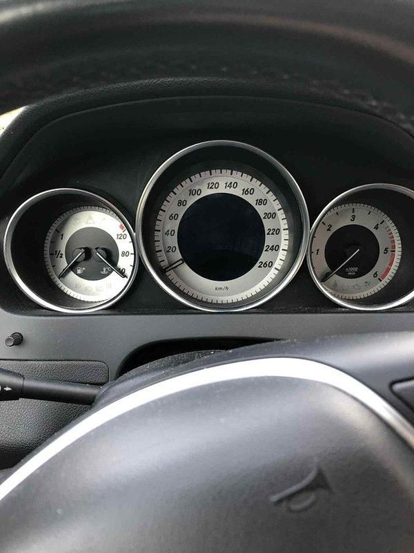 Silver Begagnad 2012 Mercedes C220 Avantgarde Sedan | 77 000 kr (Bra pris) - Bild 1/4