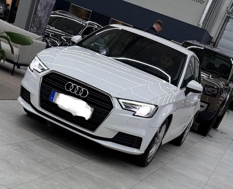 Vit Begagnad 2018 Audi A3 Sportback Proline Halvkombi | 172 000 kr (Marknadspris) - Bild 1/2