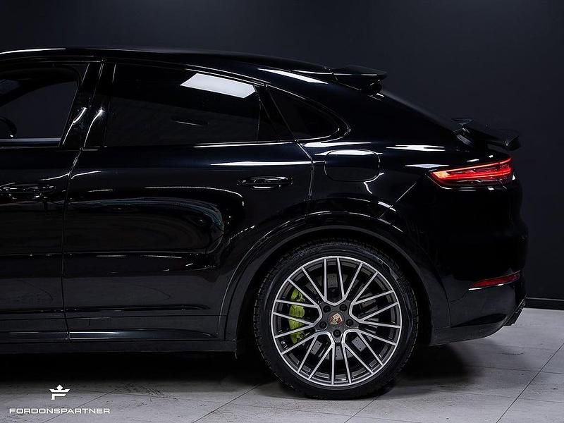 Begagnad Porsche Cayenne Turbo S 549 HK (403 kW) 2020 Svart SUV