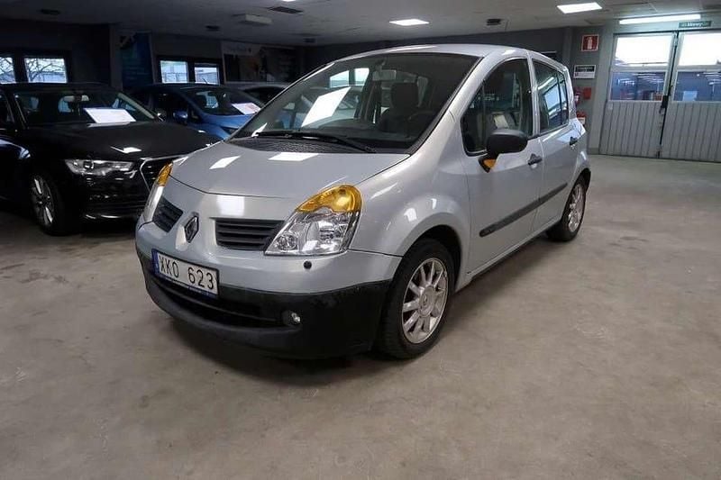 Ljusgrå Begagnad 2005 Renault Modus Minibuss | 27 500 kr (Marknadspris) - Bild 1/4