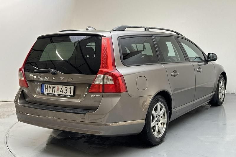 Begagnad Volvo V70 Momentum 200 HK (147 kW) 2009 Grå Kombi