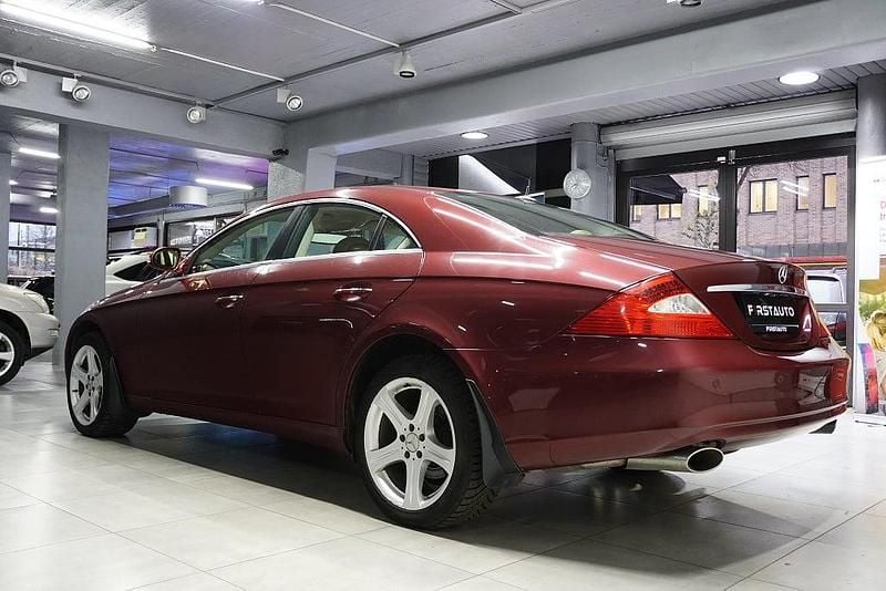 Begagnad Mercedes CLS500 306 HK (225 kW) 2005 Röd Sportkupé