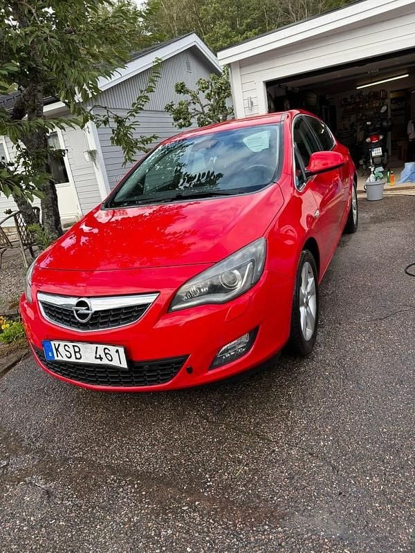 Begagnad 2010 Opel Astra Halvkombi | 43 000 kr (Marknadspris) - Bild 1/4