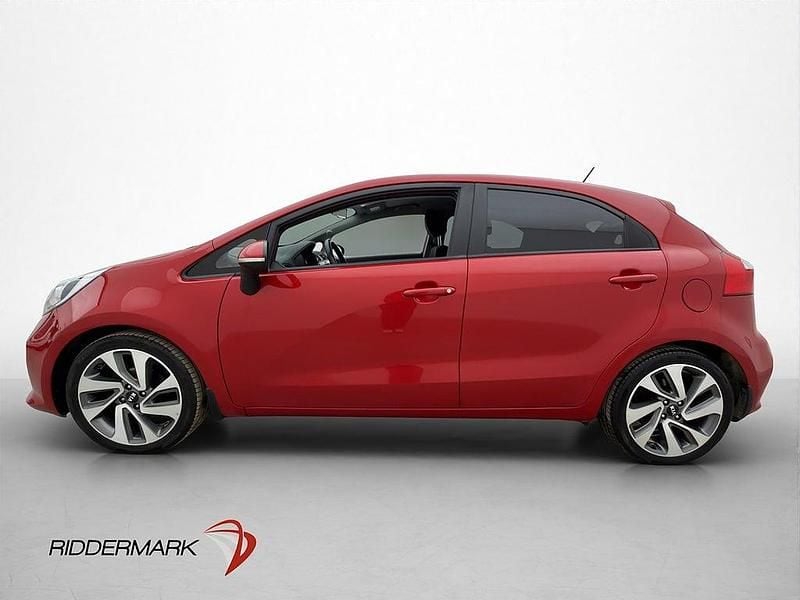 Begagnad Kia Rio 84 HK (61 kW) 2016 Röd Halvkombi