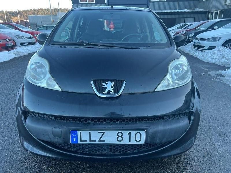 Begagnad Peugeot 107 68 HK (50 kW) 2008 Svart Halvkombi