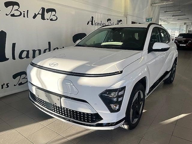 Vit Ny 2026 Hyundai Kona Essential SUV | 484 899 kr (Lite dyr) - Bild 1/4