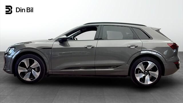 Begagnad Audi Q8 e-tron Proline 304 kW (414 HK) 2023 Chronosgrå metallic SUV