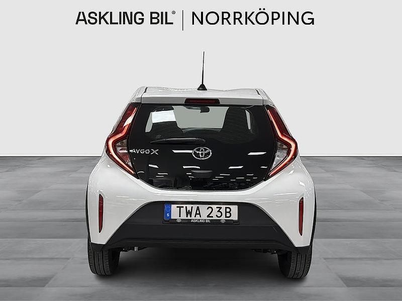 Begagnad Toyota Aygo X Play 72 HK (52 kW) 2023 Vit SUV