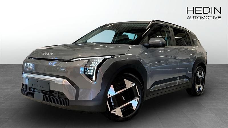 Grå (grey) Ny 2025 Kia EV3 Plus SUV | 490 430 kr (Bra pris) - Bild 1/4