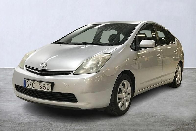 Begagnad Toyota Prius 112 HK (82 kW) 2008 Silver Halvkombi