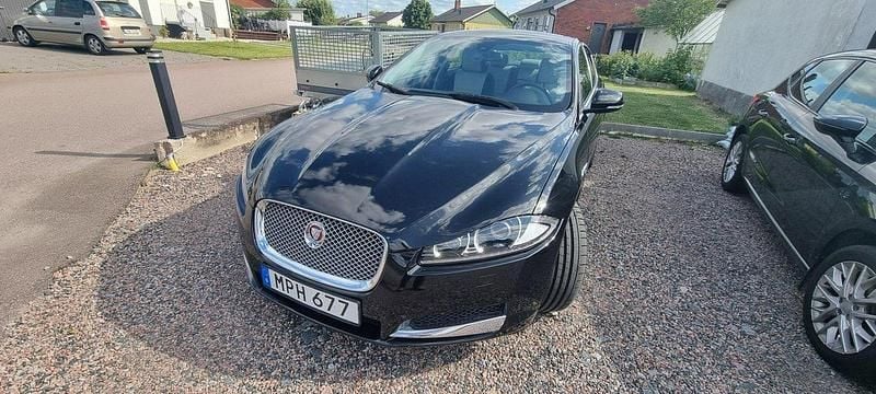 Svart Begagnad 2015 Jaguar XF Sedan | 135 000 kr (Marknadspris) - Bild 1/4