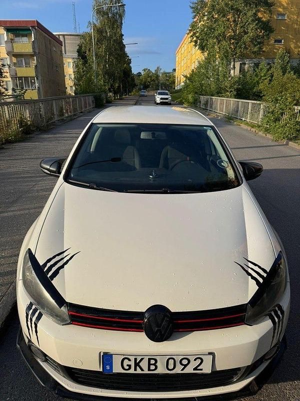 Begagnad 2009 VW Golf VI Halvkombi | 35 000 kr (Bra pris) - Bild 1/4