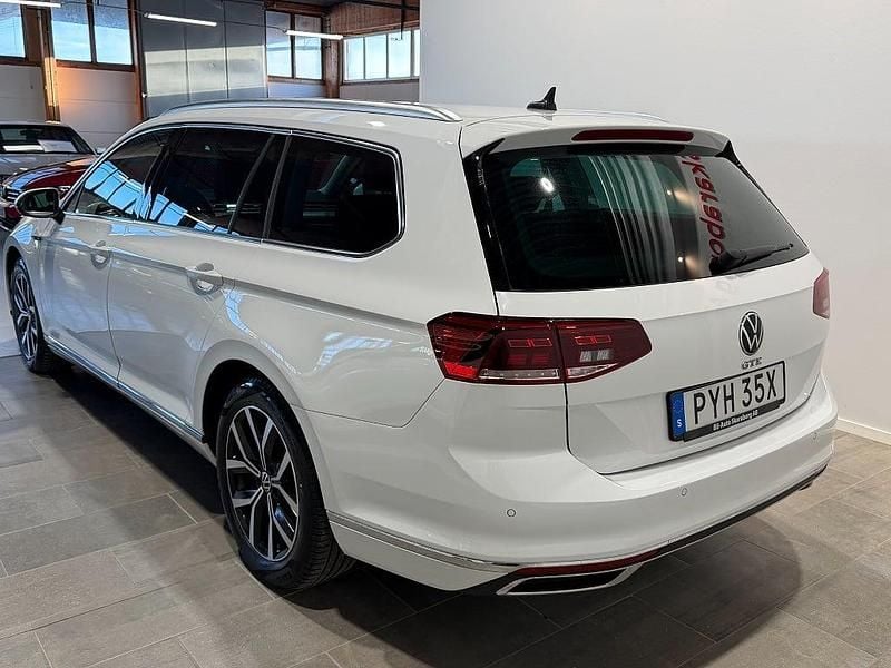 Begagnad VW Passat GTE 218 HK (160 kW) 2020 Vit Kombi